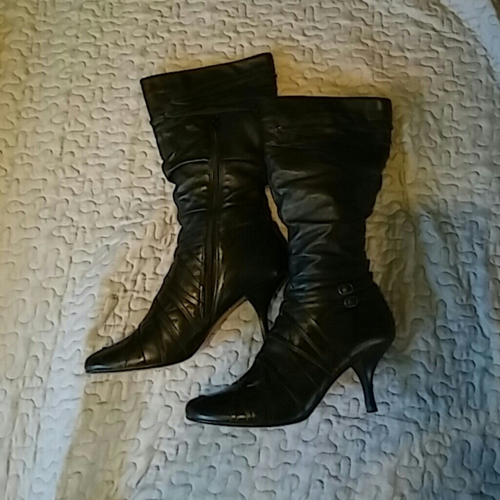 Black Stylist Heel Booth